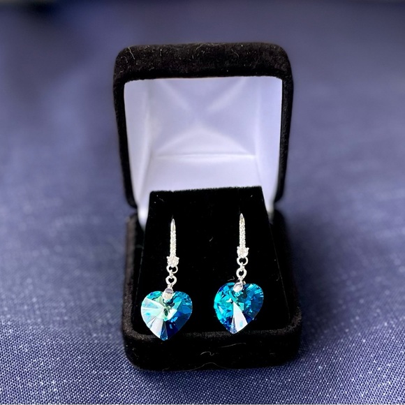 🌺NIB 18K White Gold Plated Austrian Heart Fish Hook Earrings🌺 - Picture 3 of 15